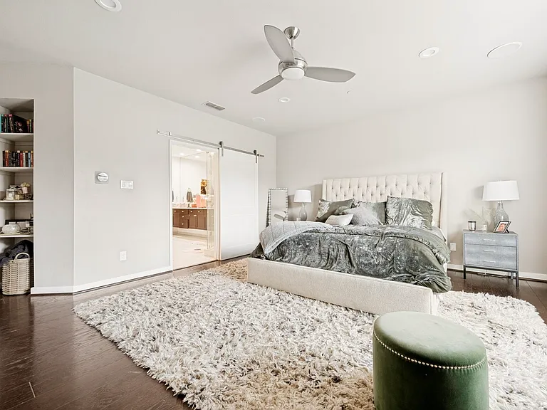 3205 State St #10 — Photo 8