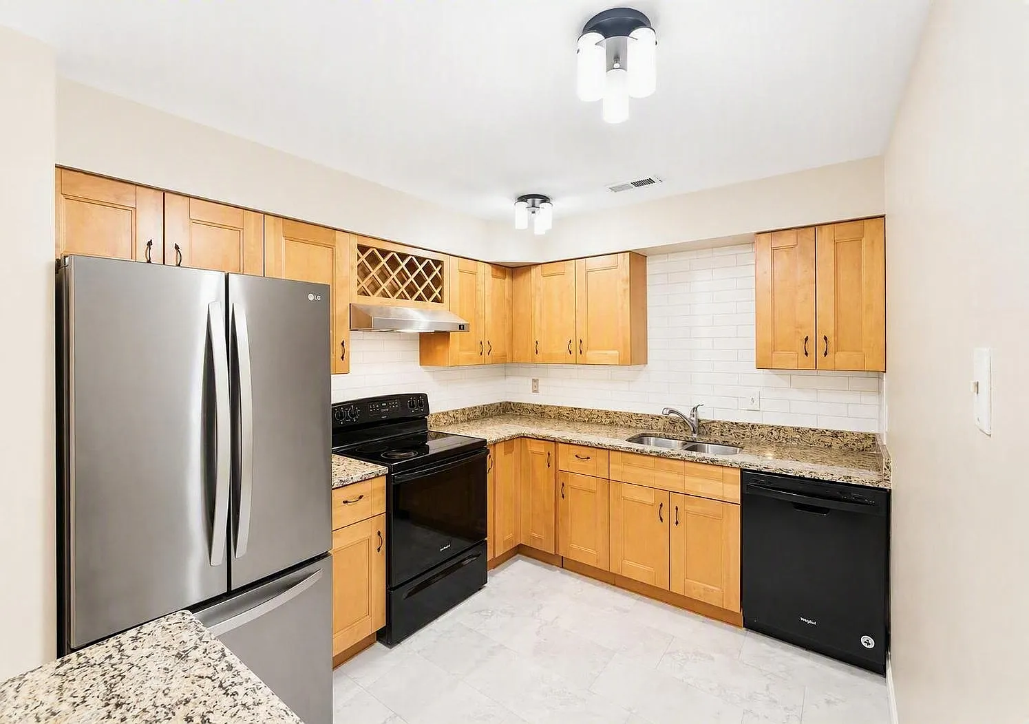 2 bed, 1.5 bath, 1225 sqft, $2,150 — Photo 4