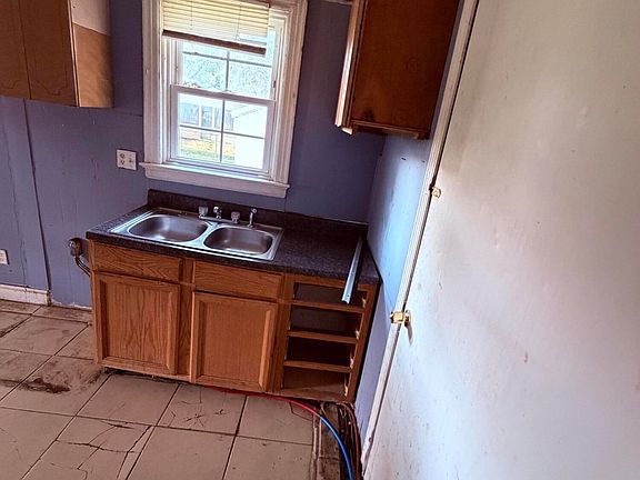 5th image of 1080 S English Ave