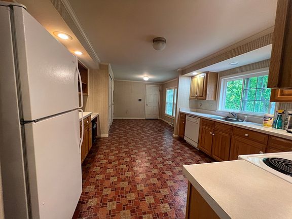 4th image of 71 Cobb Brook Dr
