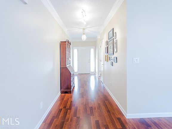 3rd image of 1043 Pinehurst Dr