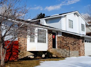 466 W Willow Wood Dr, Centerville, UT 84014