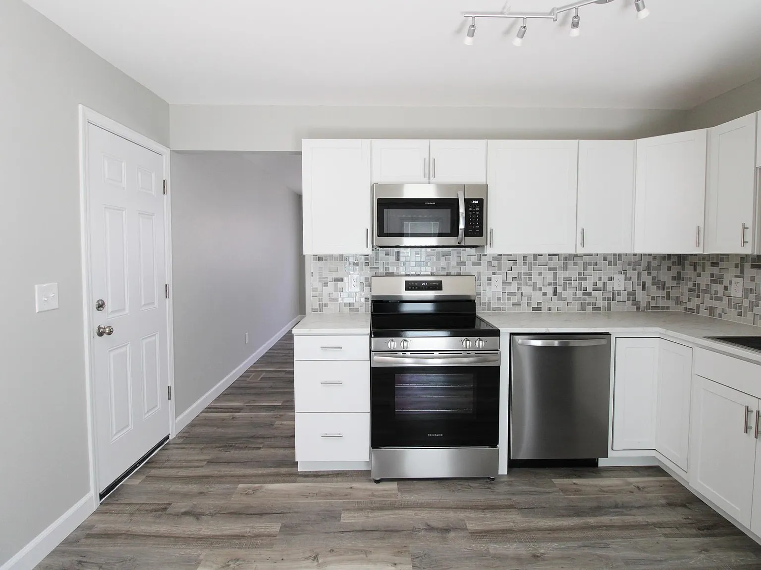 4 bed, 1299 sqft, $1,795 — Photo 2