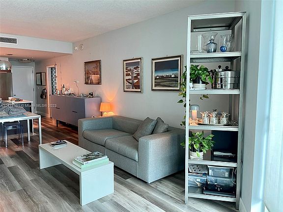 5th image of 1900 N Bayshore Dr APT 2008