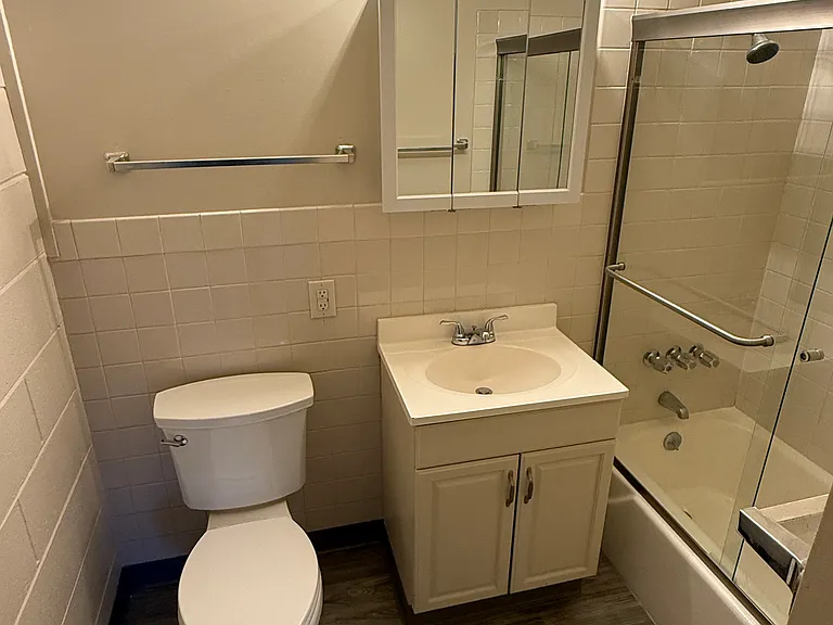 Fernmar Apartments — Photo 11