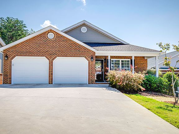 3rd image of 696 Willowcrest Pl