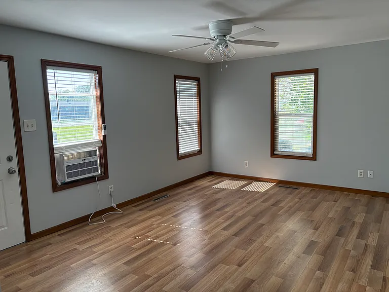 4244 W Ridge Rd — Photo 4