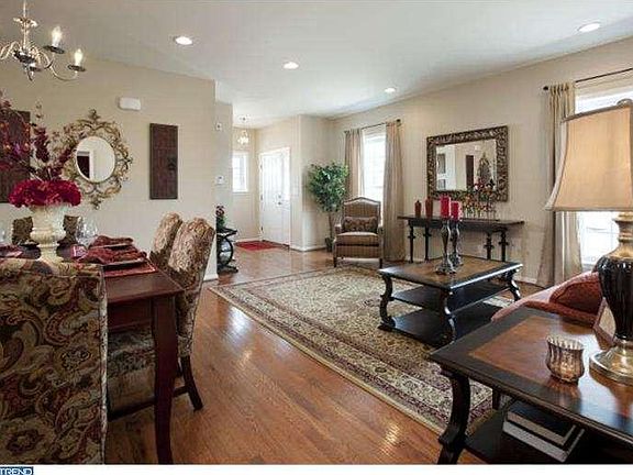 2nd image of 15031 Dahlia Dr