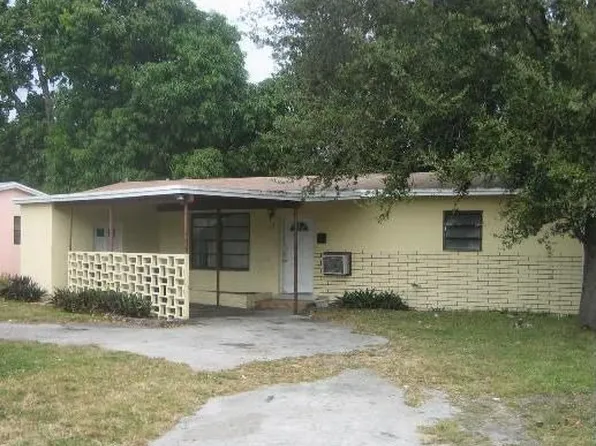355 NE 161st St, Miami, FL 33162