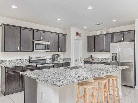 4th image of 4224 Birkdale Dr