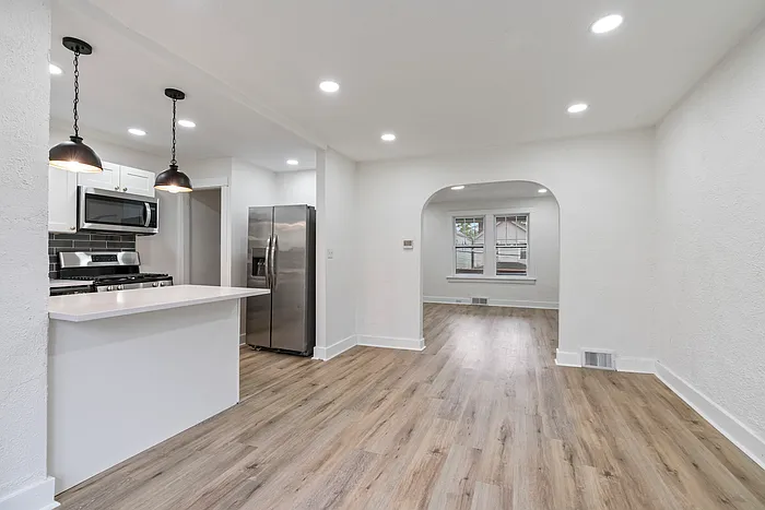 2217 Hawthorne Ave — Photo 22