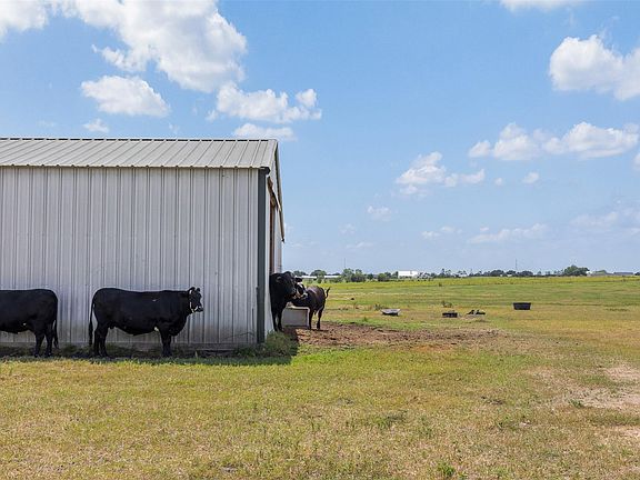 4th image of 555 Knape Rd