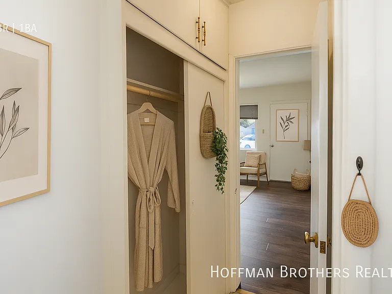14617 Gilmore St #5 — Photo 5