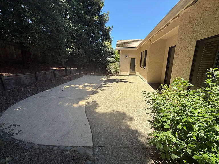 11674 Prospect Hill Dr — Photo 32