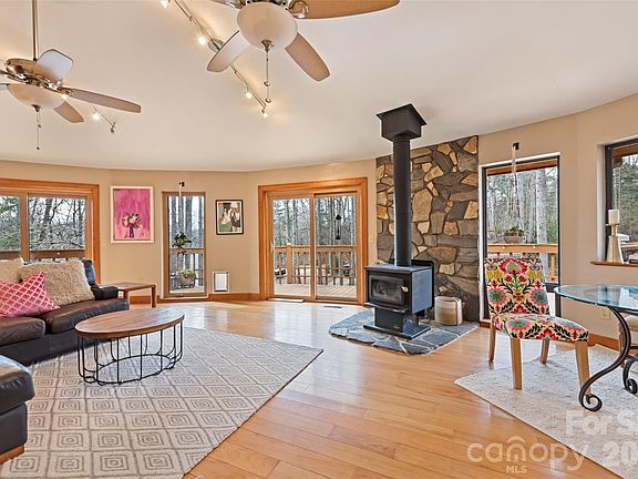 4th image of 12 Shady Ln