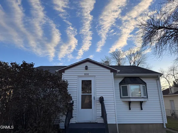 808 University Ave, Williston, ND 58801