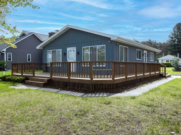 4364 Hillside St, Gladwin, MI 48624