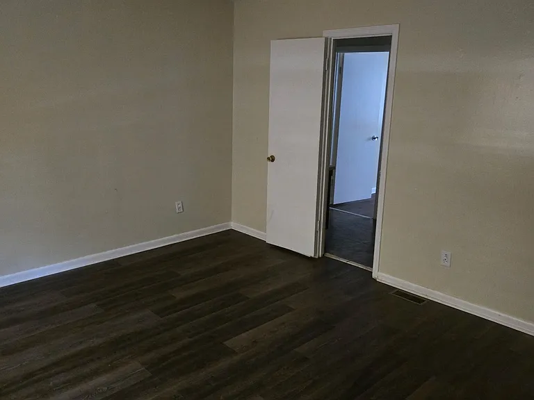 2064 Pineview Dr — Photo 7