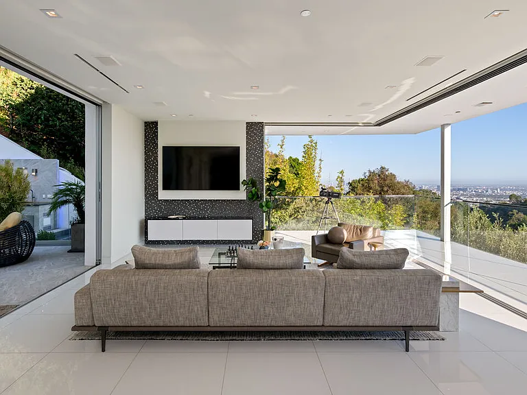 7080 W Mulholland Dr — Photo 52