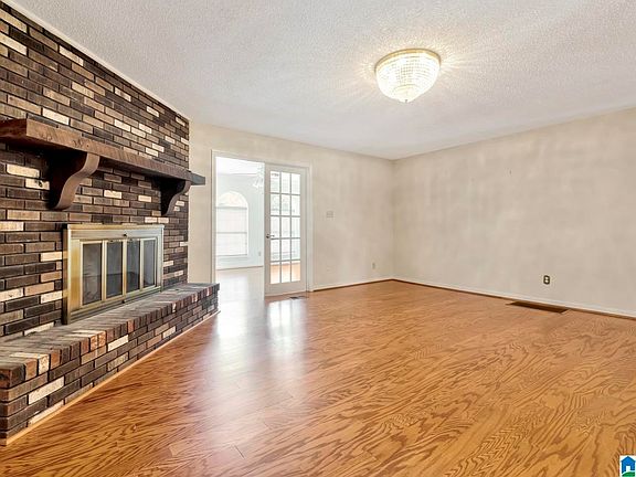 4th image of 625 Greenbriar Rd