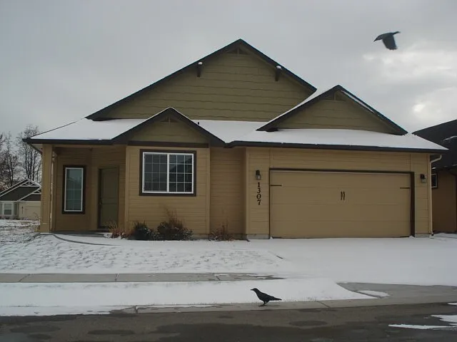 1307 W Sanetta St — Photo 1