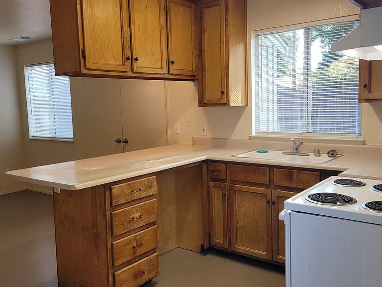 430 N Beech St — Photo 2