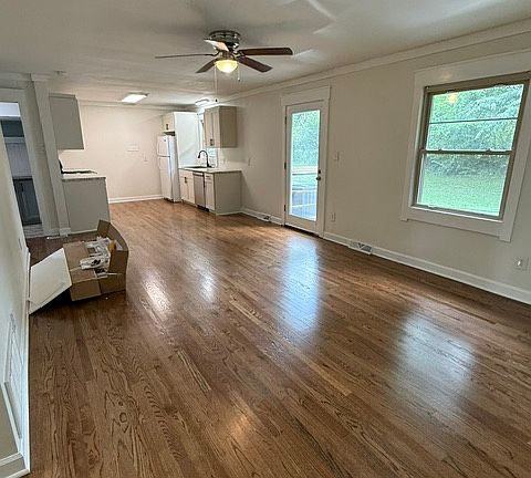 2nd image of 501 N College St