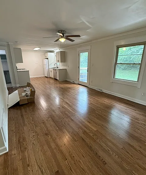 501 N College St — Photo 2