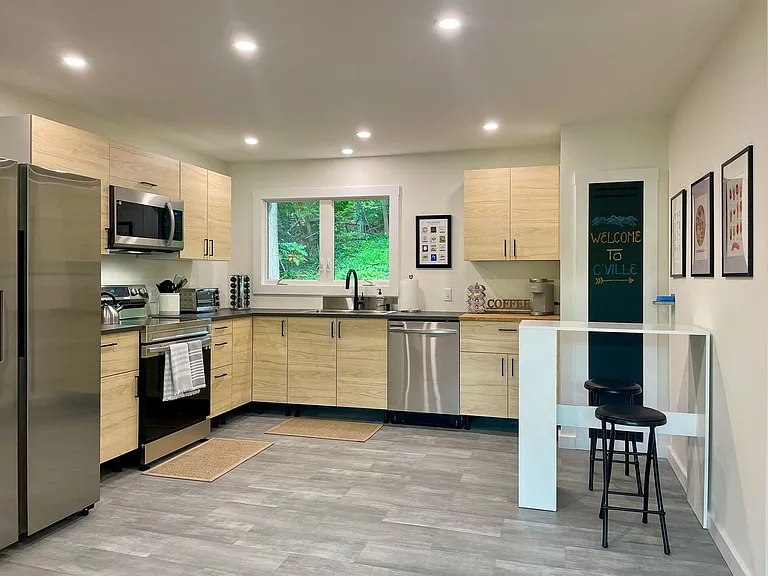 709 Nelson Dr — Photo 2