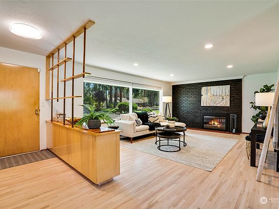 3rd image of 10204 Laurel Crest Lane SW