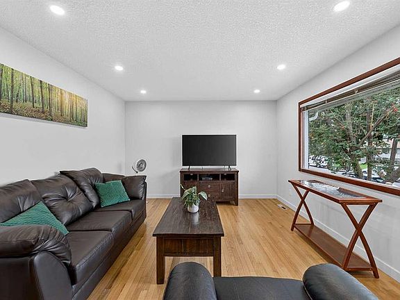 5th image of 1032 SW Mayland Dr NE