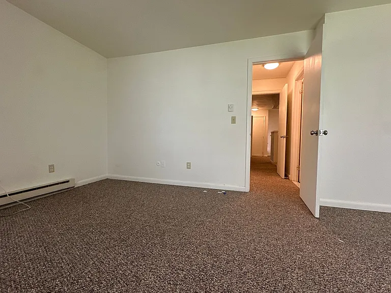 University Park Apartments near Cornell University — Photo 111