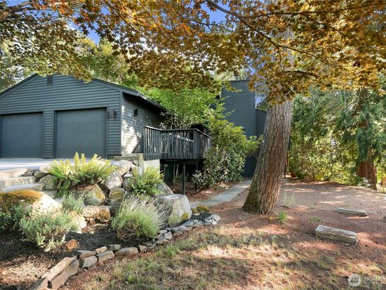 201 E Country Club Drive, Allyn, WA 98524