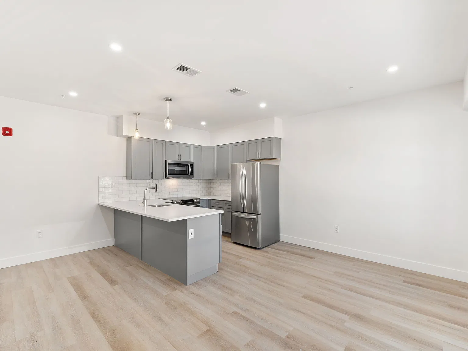 2 bed, 2.5 bath, 1030 sqft, $2,013 — Photo 2