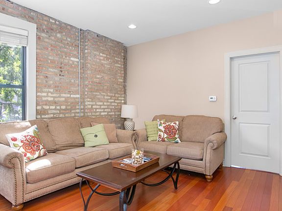 3rd image of 1954 W Newport Ave APT 2W