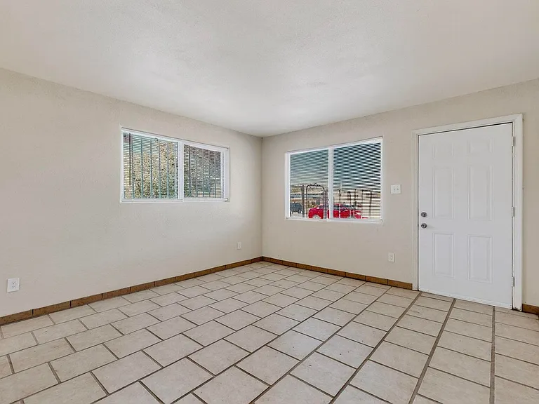 536 Cardenas Dr SE — Photo 27