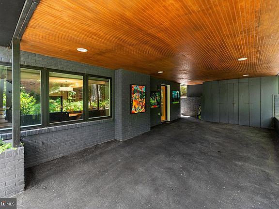 3rd image of 6340 Waterway Dr