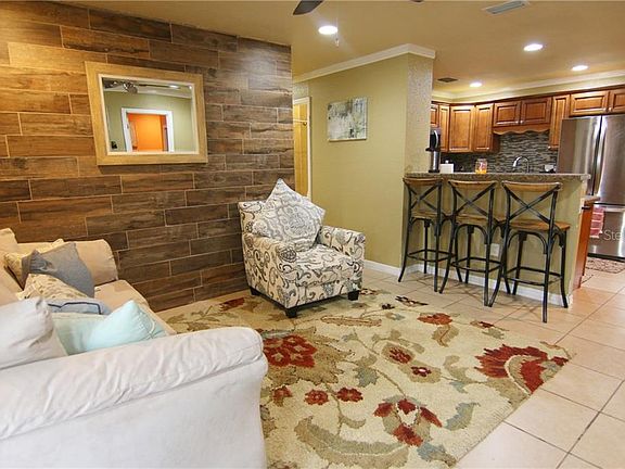 2nd image of 912 Oakhurst Dr