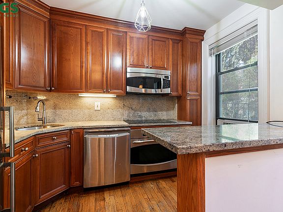 3rd image of 227 W 11th St APT 22