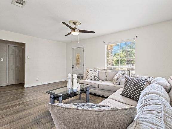 3rd image of 3327 Burlingdell Ave