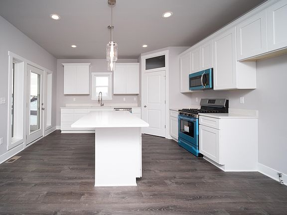 3rd image of 105 Valle Tell Dr