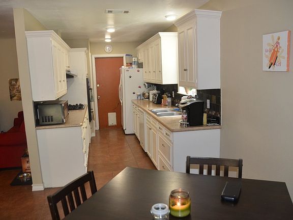 4th image of 2011 Westwood Dr