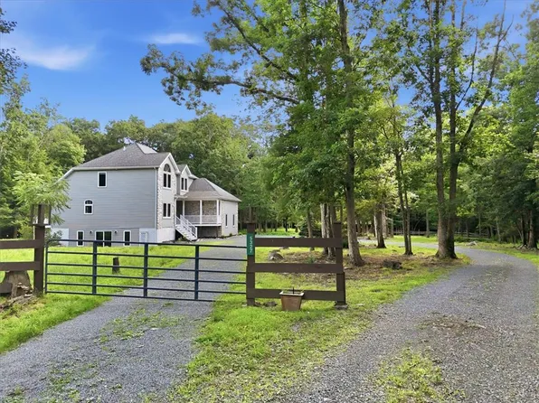 5327 Maple Ln, Cresco, PA 18326
