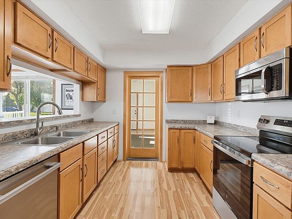 4th image of 7698 157th St W