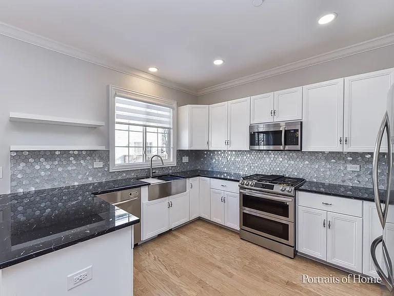 850 Shandrew Dr — Photo 7