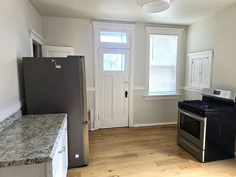 4219-4221 Botanical Ave — Photo 12