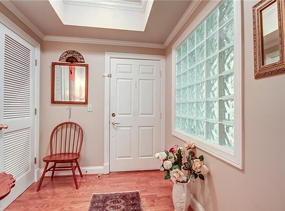 5th image of 4040 Woodlawn Dr Unit 32