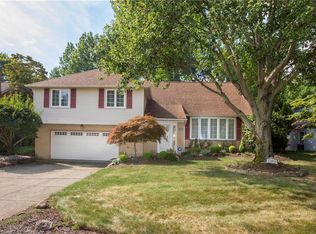 22851 Laramie Dr, Rocky River, OH