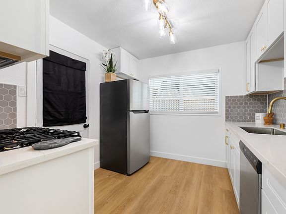 4th image of 553 E St APT D
