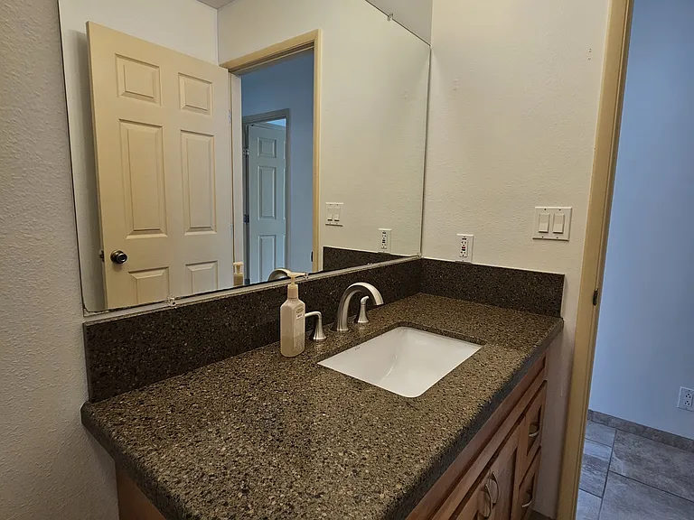 15-1331 24th Ave — Photo 11